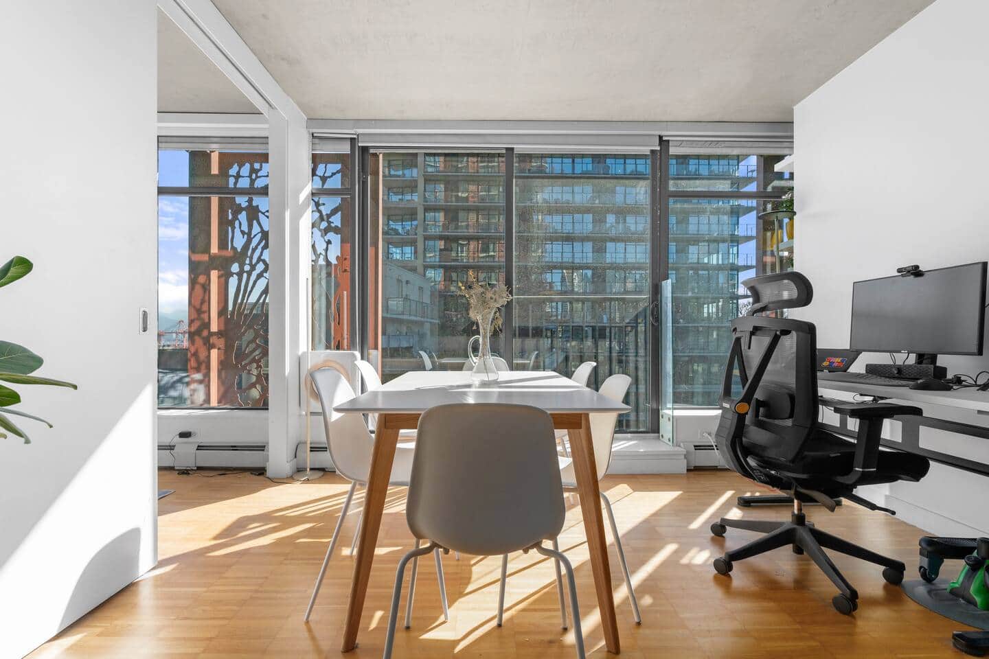 Bright downtown suite with city views